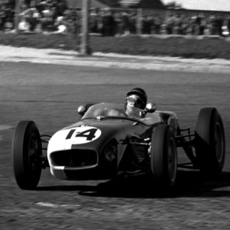 Petite touchette aux essais avec la Lotus 18...